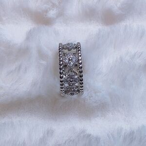 Silver Crystal Flower Pattern Women's Ring - Sparkling Silver